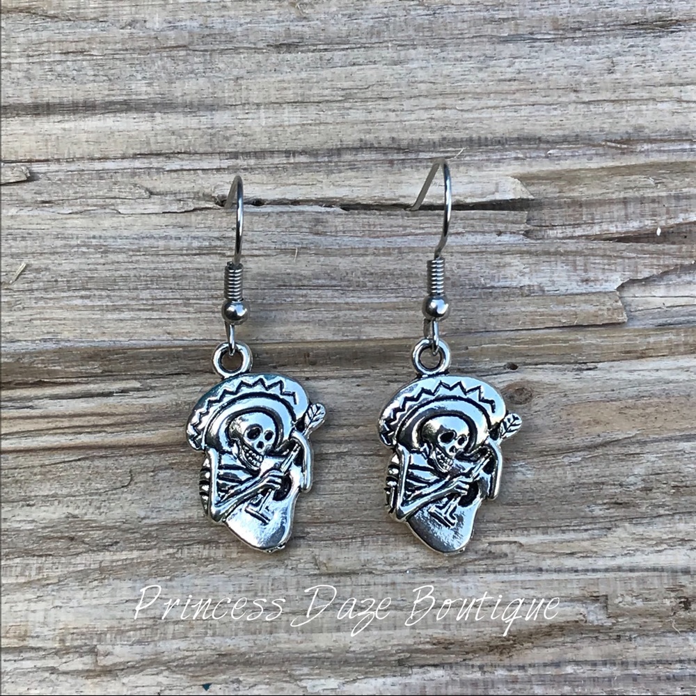 Silver Skull Dangle‎ Earrings
